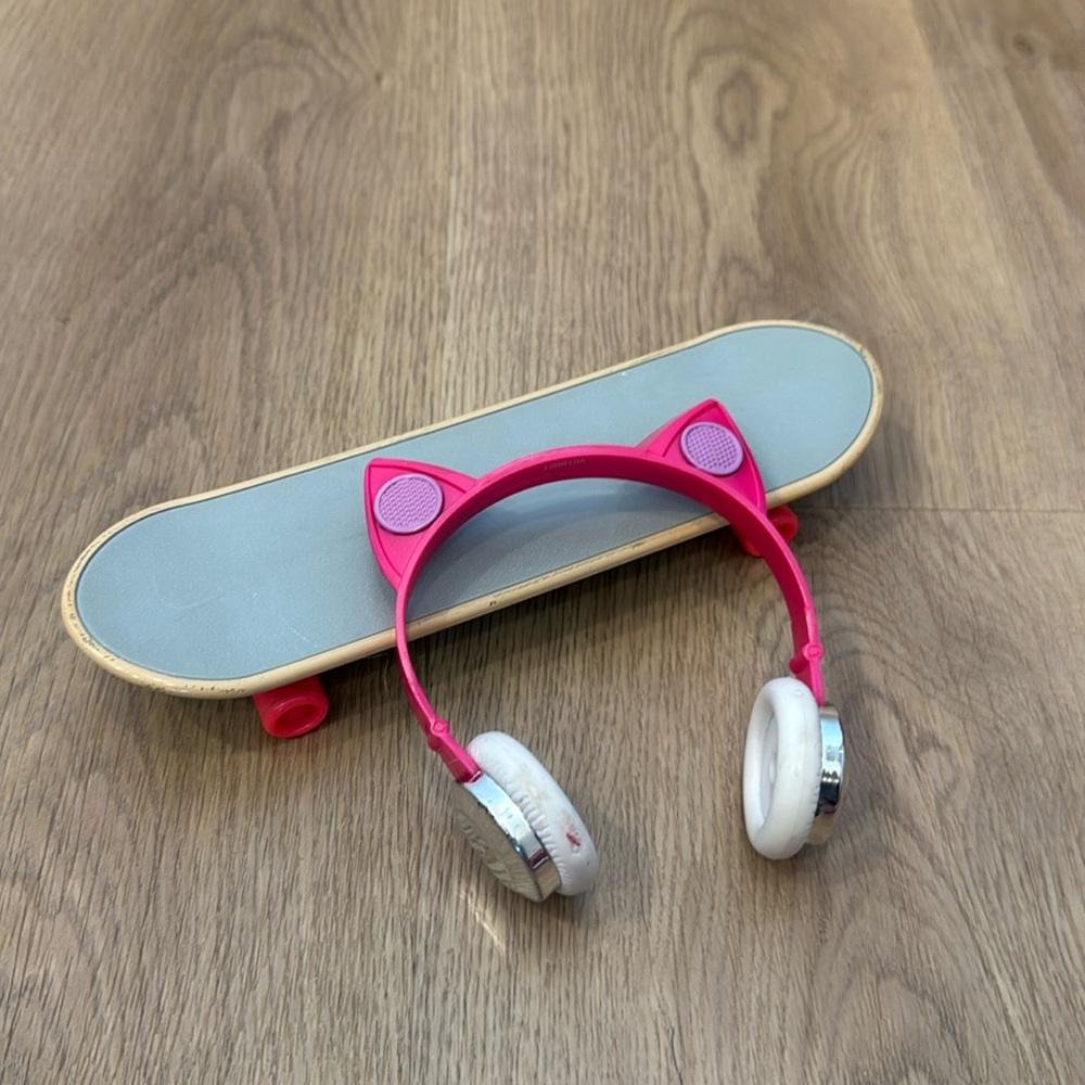 18-inch Doll Skateboard and Headphones